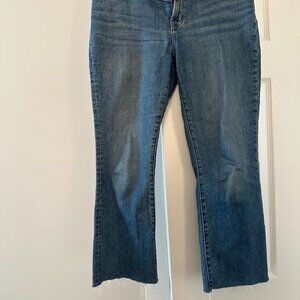 Mid Rise Kick Out Jeans Frayed Hem